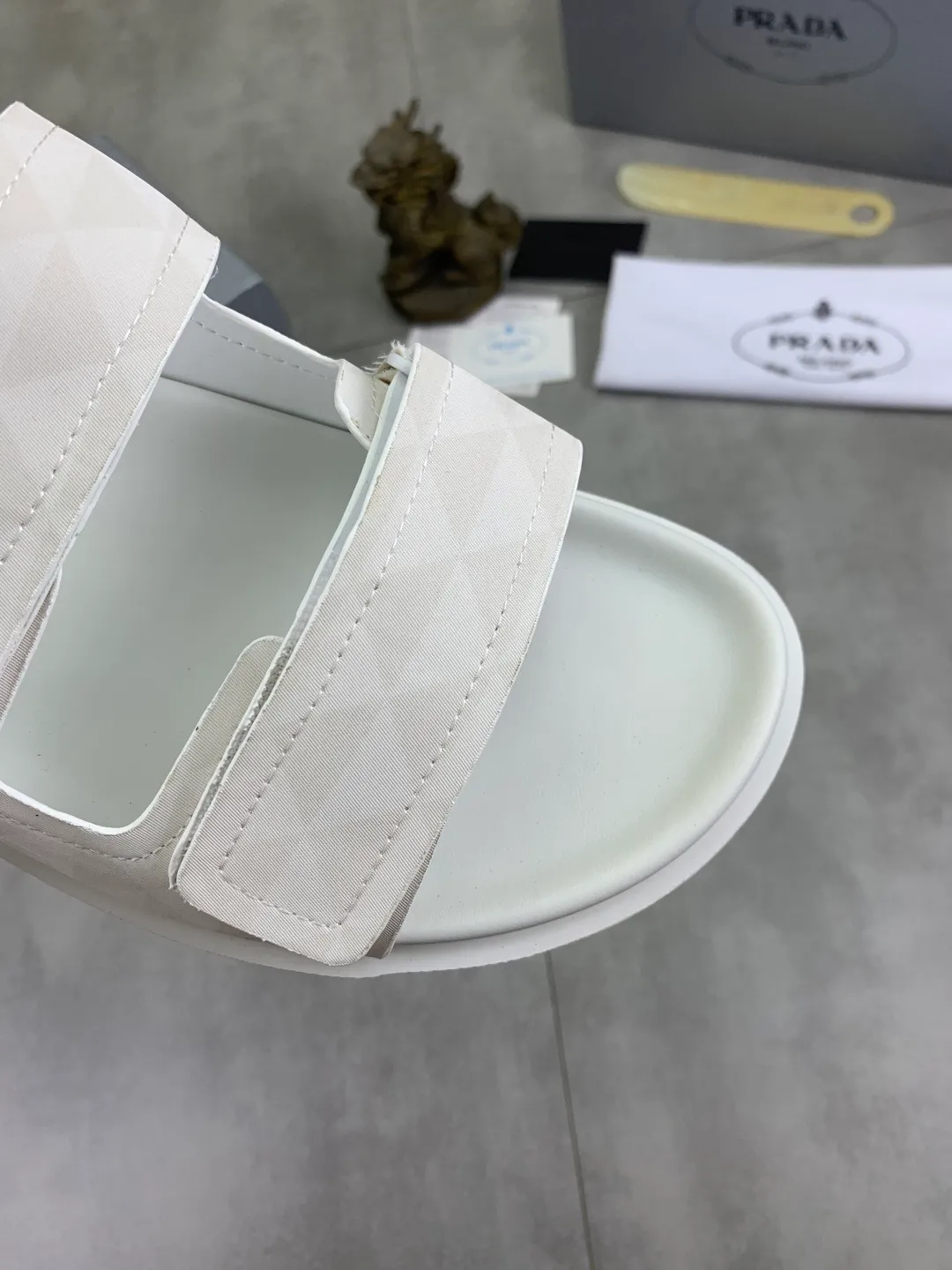 Men's shoes 💰P340💰【New style】🎁🎁🎁 PRADA Prada's new casual slippers, original official website, perfect workmanship, transmitting a kind of noble luxury, sublimating its definition of luxury in Prada's high-end extraordinary craftsmanship. Original combination outsole, code number: 38-44 (45 customized) Multiple colors 🉑️ to choose from